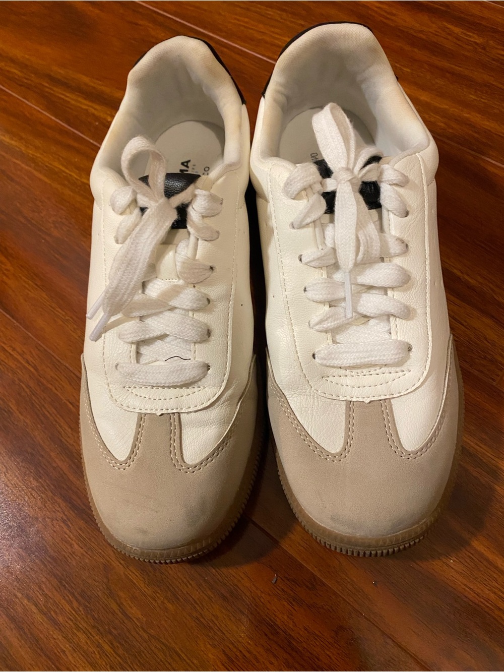 Retro style White Low-Top Sneakers size 7